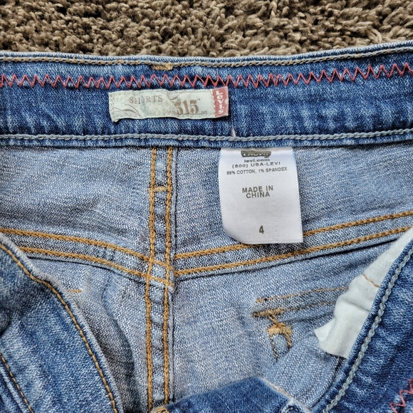 Levi 515 Denim Long Shorts Blue Jeans Woman's Size 4 Cuffed - Picture 3 of 6